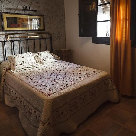 La Casa Del Tio Venancio Hostal Caracenilla Habitación foto