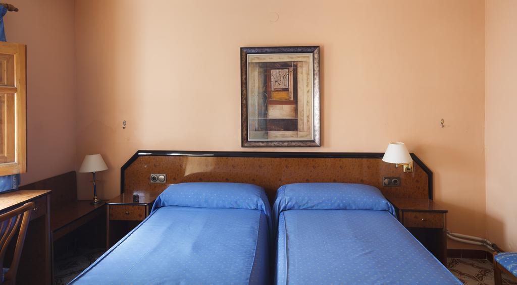 La Casa Del Tio Venancio Hostal Caracenilla Habitación foto