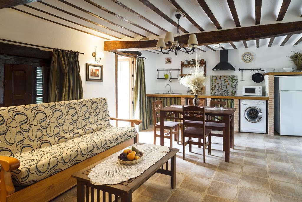 La Casa Del Tio Venancio Hostal Caracenilla Habitación foto