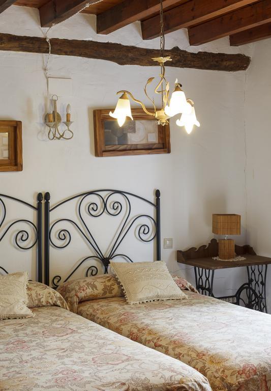 La Casa Del Tio Venancio Hostal Caracenilla Exterior foto